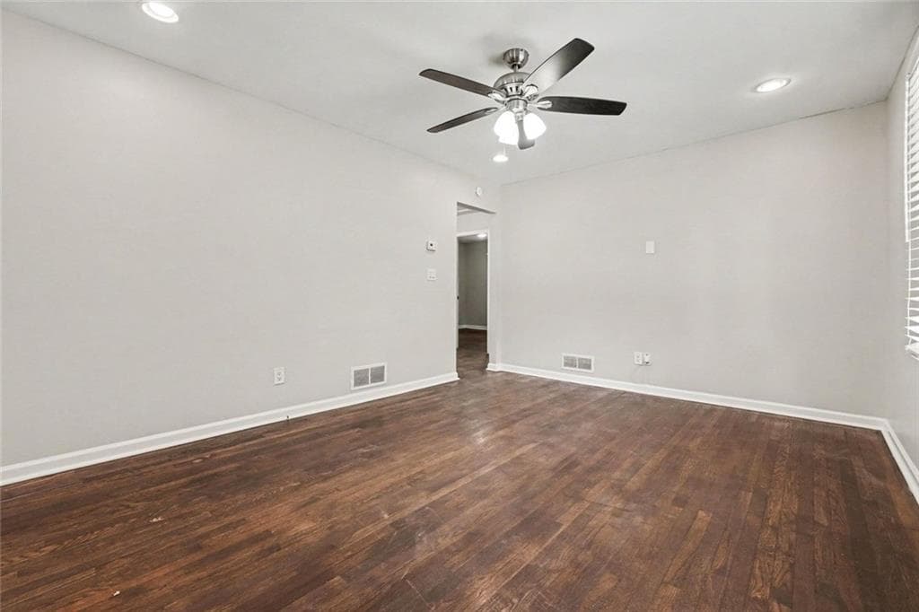 3 bedroom, 2 bathroom, 1,066 sq ft single family residence for sale at 1140 Vonda Lane, Mableton, GA 30126 — photo 4