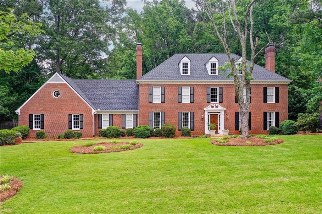 6 bedroom, 4 bathroom, 4,461 sq ft single family residence sold at 625 River Chase Point, Atlanta, GA 30328
