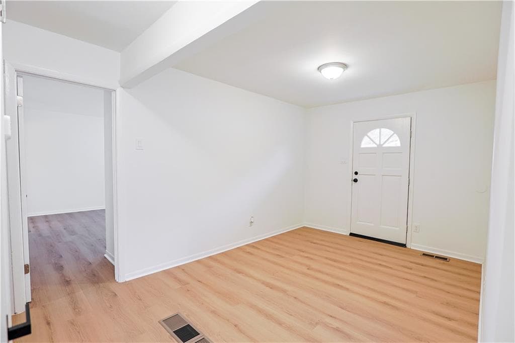 3 bedroom, 2 bathroom, 1,335 sq ft single family residence under contract at 252 Whitworth Drive, Atlanta, GA 30331 — photo 3