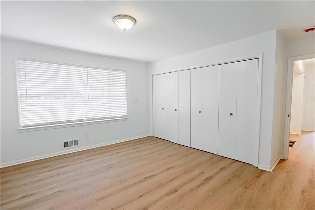 3 bedroom, 2 bathroom, 1,335 sq ft single family residence under contract at 252 Whitworth Drive, Atlanta, GA 30331 — photo 8