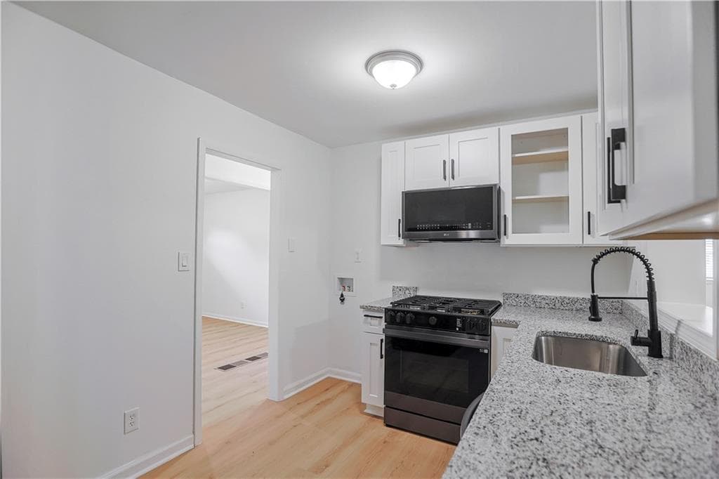 3 bedroom, 2 bathroom, 1,335 sq ft single family residence under contract at 252 Whitworth Drive, Atlanta, GA 30331 — photo 6