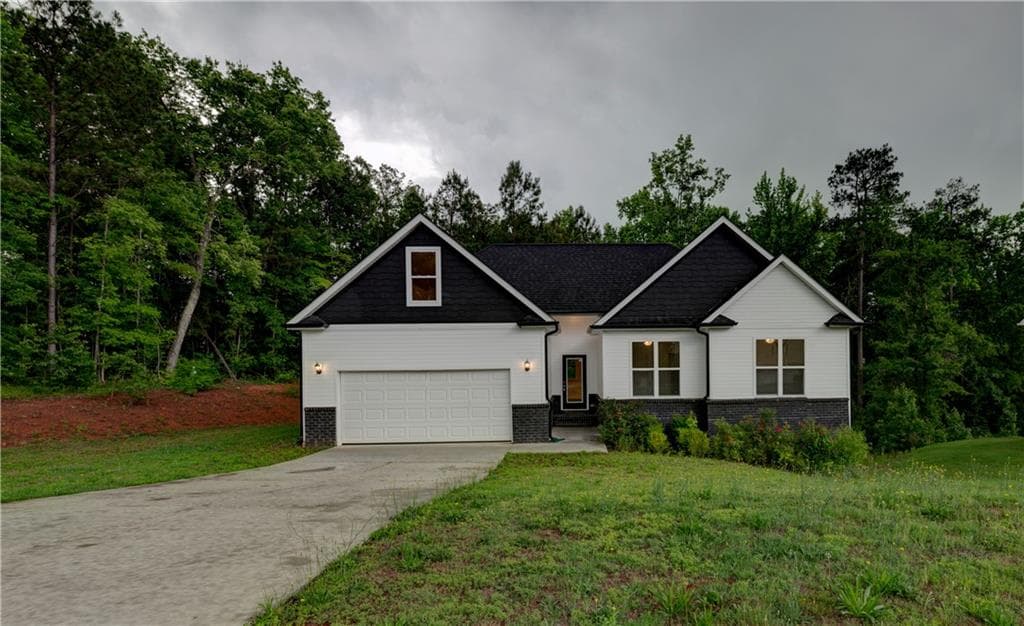 5 bedroom, 4 bathroom, 2,692 sq ft single family residence for sale at 15 Cassidy Trail, Douglasville, GA 30134 — photo 3