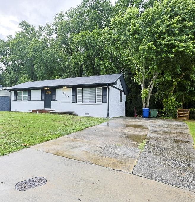 3 bedroom, 2 bathroom, 1,335 sq ft single family residence under contract at 252 Whitworth Drive, Atlanta, GA 30331 — photo 2