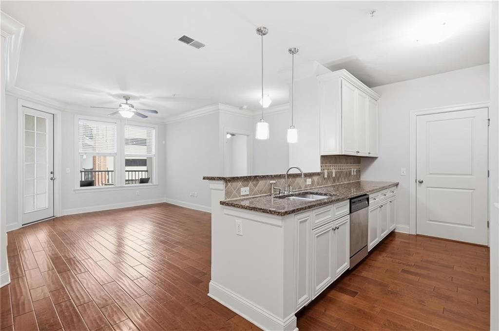 2 bedroom, 2 bathroom, 1,109 sq ft condominium for sale at 901 Abernathy Road 3080, Atlanta, GA 30328 — photo 2