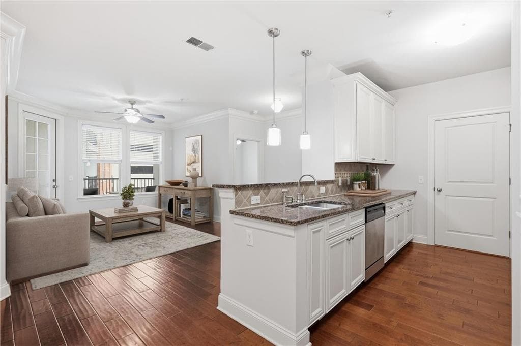 2 bedroom, 2 bathroom, 1,109 sq ft condominium for sale at 901 Abernathy Road 3080, Atlanta, GA 30328 — photo 3