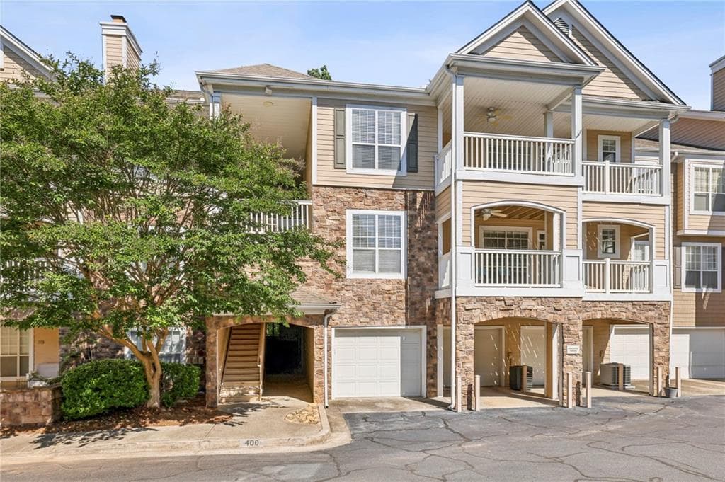 2 bedroom, 2 bathroom, 1,321 sq ft home for sale at 436 Pembrooke Circle 436, Alpharetta, GA