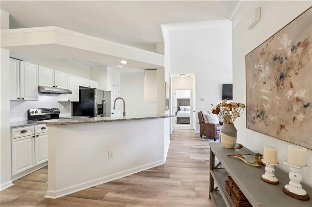 2 bedroom, 2 bathroom, 1,321 sq ft condominium for sale at 436 Pembrooke Circle 436, Alpharetta, GA 30004 — photo 4