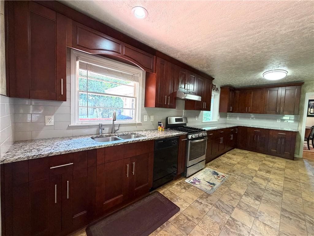 3 bedroom, 3 bathroom, 1,953 sq ft single family residence for rent at 164 Osner Drive, Atlanta, GA 30342 for $3,700 a month — photo 10