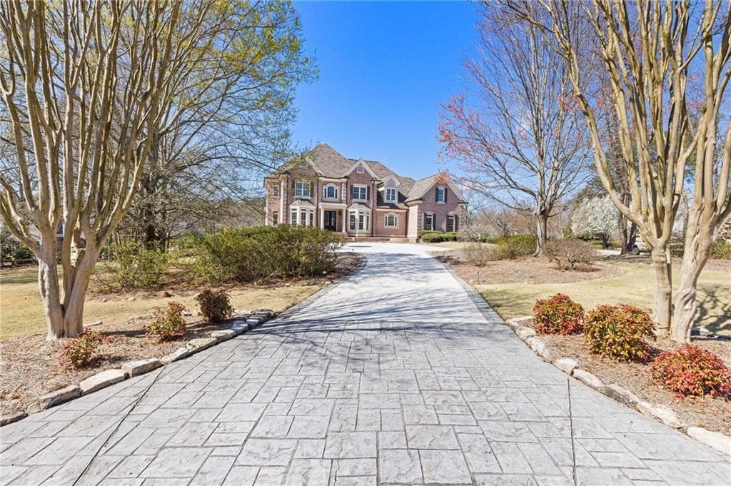 5 bedroom, 7 bathroom, 7,408 sq ft single family residence for rent at 2010 Legends Way, Braselton, GA 30517 for $8,500 a month — photo 4