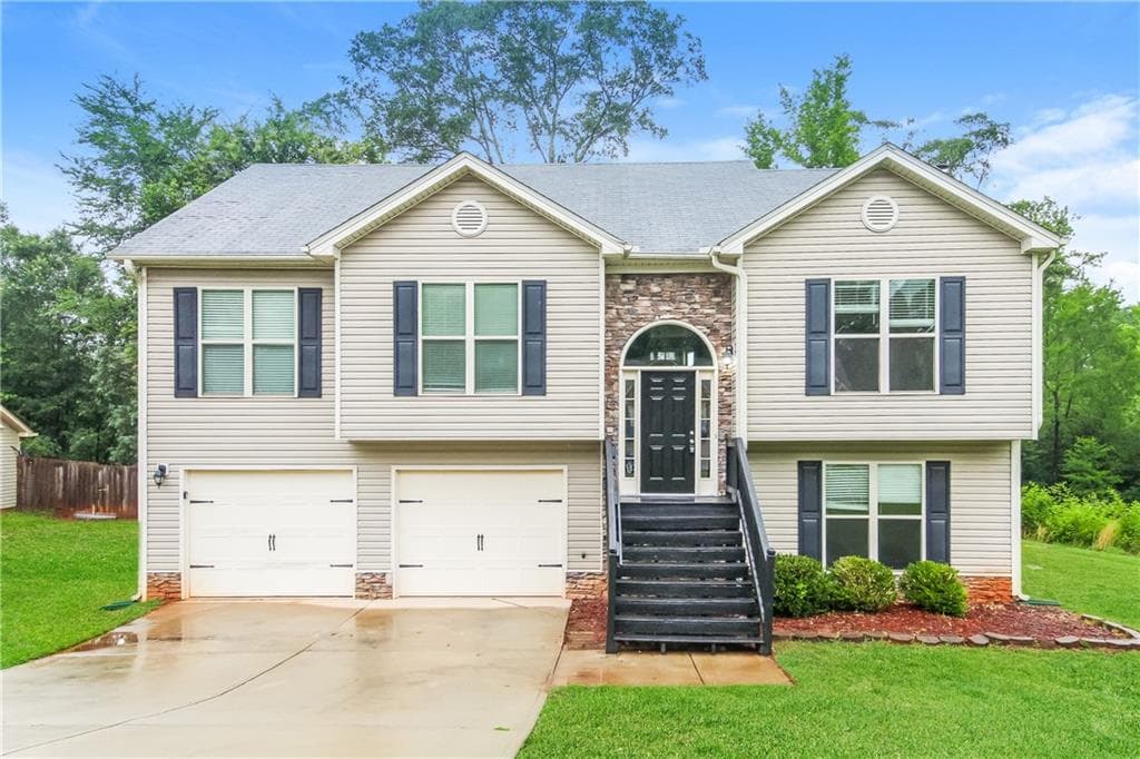 4 bedroom, 3 bathroom, 2,471 sq ft single family residence for rent at 1926 Paynes Point, Winder, GA 30680 for $2,100 a month — photo 1 of 15