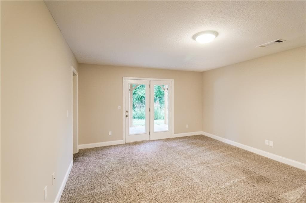 4 bedroom, 3 bathroom, 2,471 sq ft single family residence for rent at 1926 Paynes Point, Winder, GA 30680 for $2,100 a month — photo 6