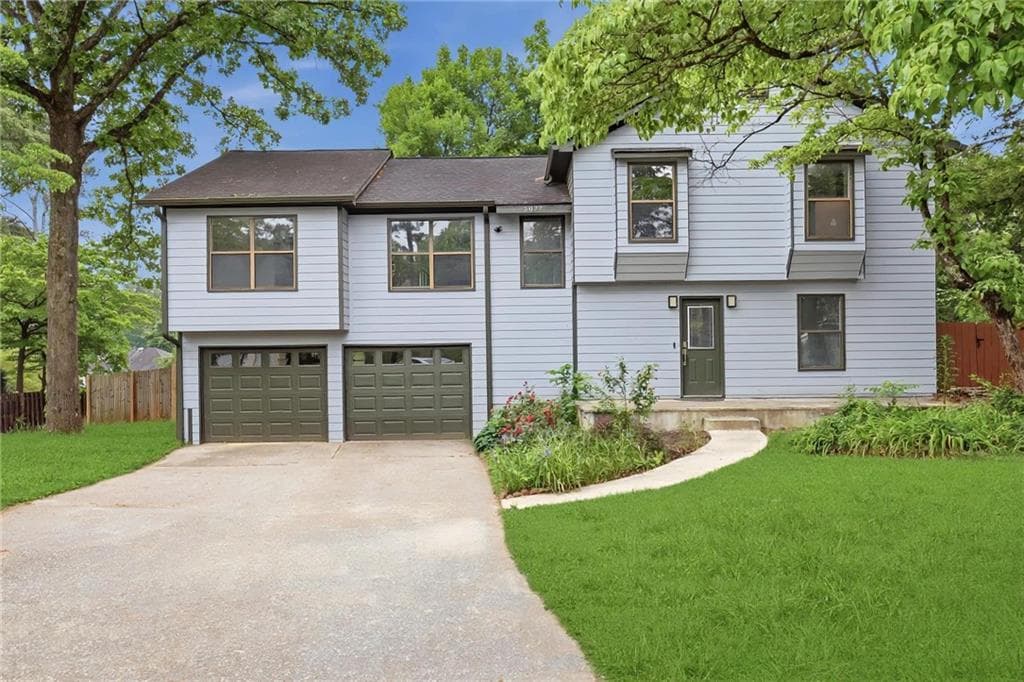 4 bedroom, 3 bathroom, 2,252 sq ft single family residence for sale at 5077 Ravenwood Drive, Marietta, GA 30066