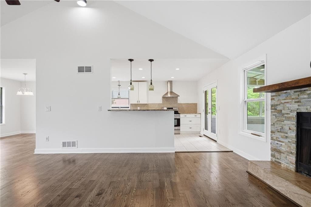 4 bedroom, 3 bathroom, 2,252 sq ft single family residence for sale at 5077 Ravenwood Drive, Marietta, GA 30066 — photo 7