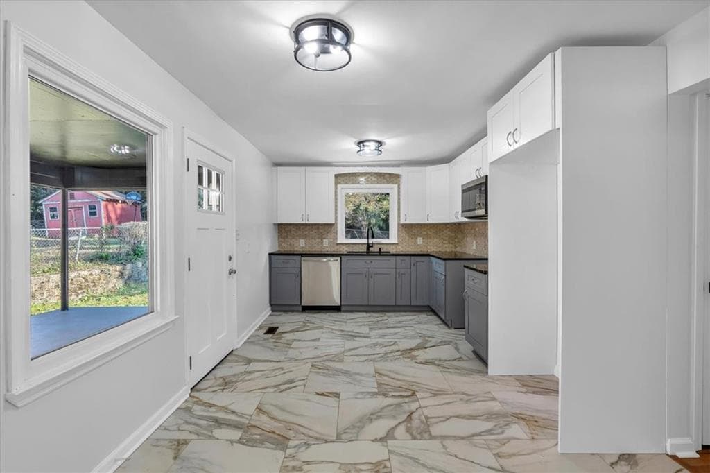 4 bedroom, 3 bathroom, 1,627 sq ft single family residence for rent at 2142 Cloverdale Drive, Atlanta, GA 30316 for $3,400 a month — photo 2