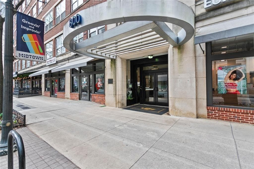 1 bedroom, 1 bathroom, 852 sq ft condominium for sale at 800 Peachtree Street 8514, Atlanta, GA 30308 — photo 1 of 24