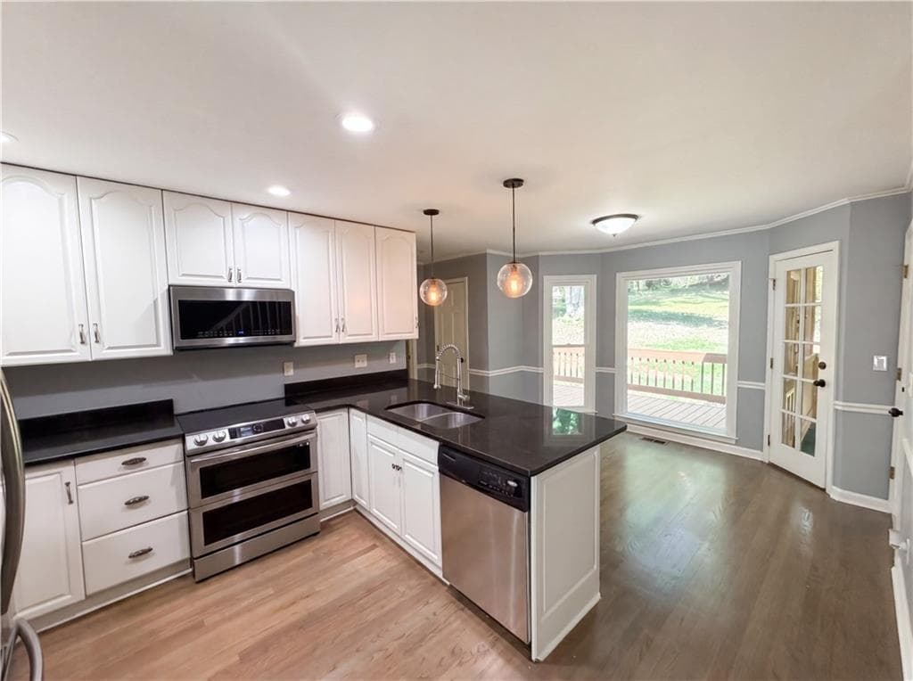 4 bedroom, 3 bathroom, 3,358 sq ft single family residence for sale at 1876 Geyser Trace, Lawrenceville, GA 30044 — photo 7