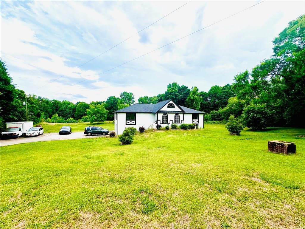 5 bedroom, 3 bathroom single family residence for sale at 6485 Highway 124, Hoschton, GA 30548 — photo 3