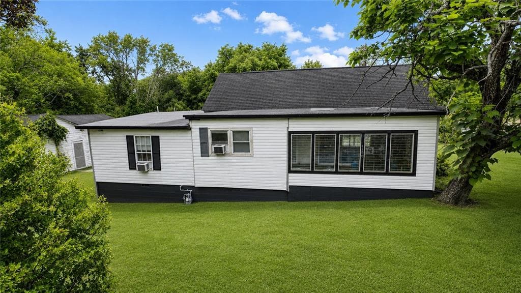 6 bedroom, 3 bathroom, 2,986 sq ft single family residence for sale at 4360 Mumford Road, Macon, GA 31204