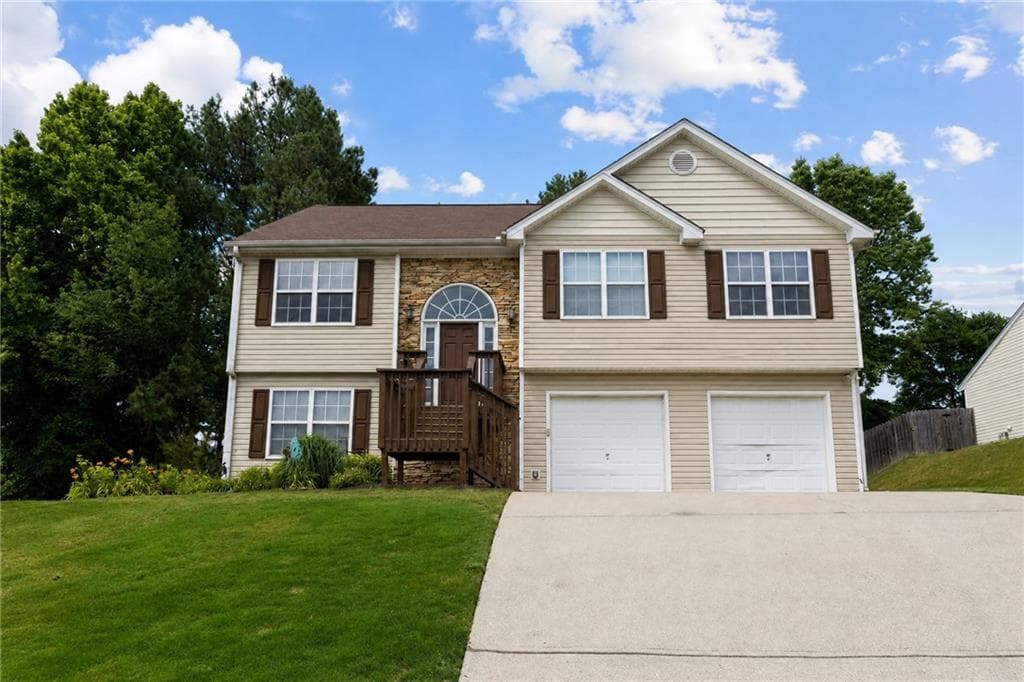 4 bedroom, 3 bathroom, 2,242 sq ft single family residence under contract at 912 Kendall Park Drive, Winder, GA 30680 — photo 2