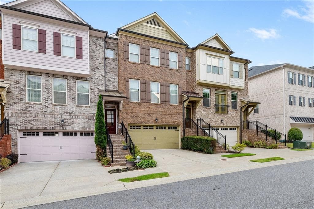 4 bedroom, 4 bathroom, 2,624 sq ft townhouse for sale at 9009 Woodland Trail, Alpharetta, GA 30009 — photo 2