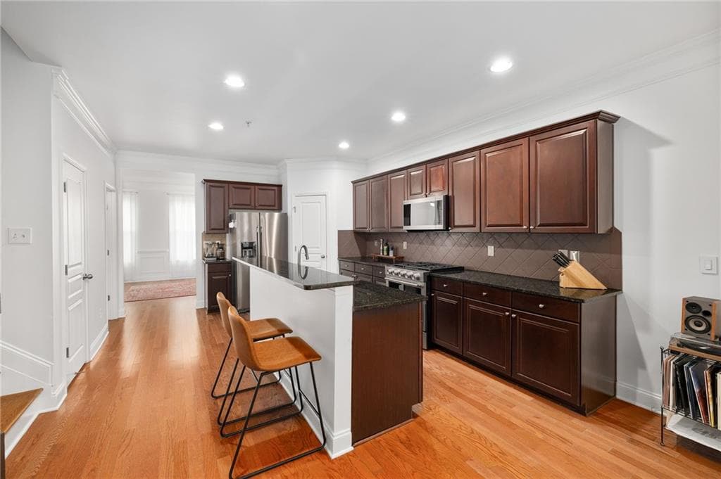 4 bedroom, 4 bathroom, 2,624 sq ft townhouse for sale at 9009 Woodland Trail, Alpharetta, GA 30009 — photo 7