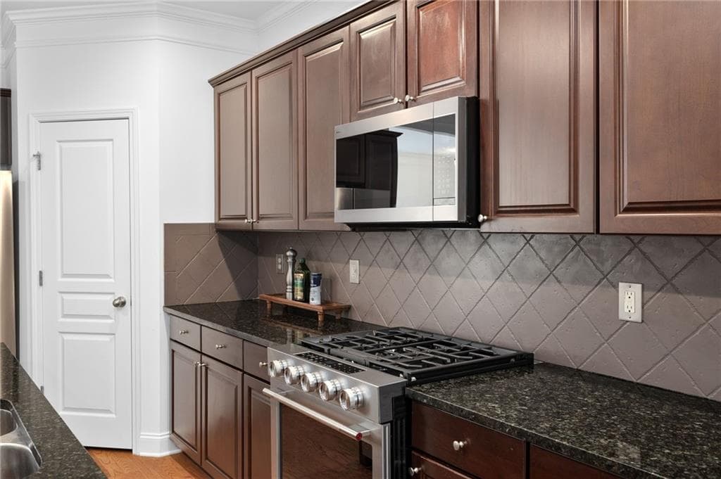 4 bedroom, 4 bathroom, 2,624 sq ft townhouse for sale at 9009 Woodland Trail, Alpharetta, GA 30009 — photo 8