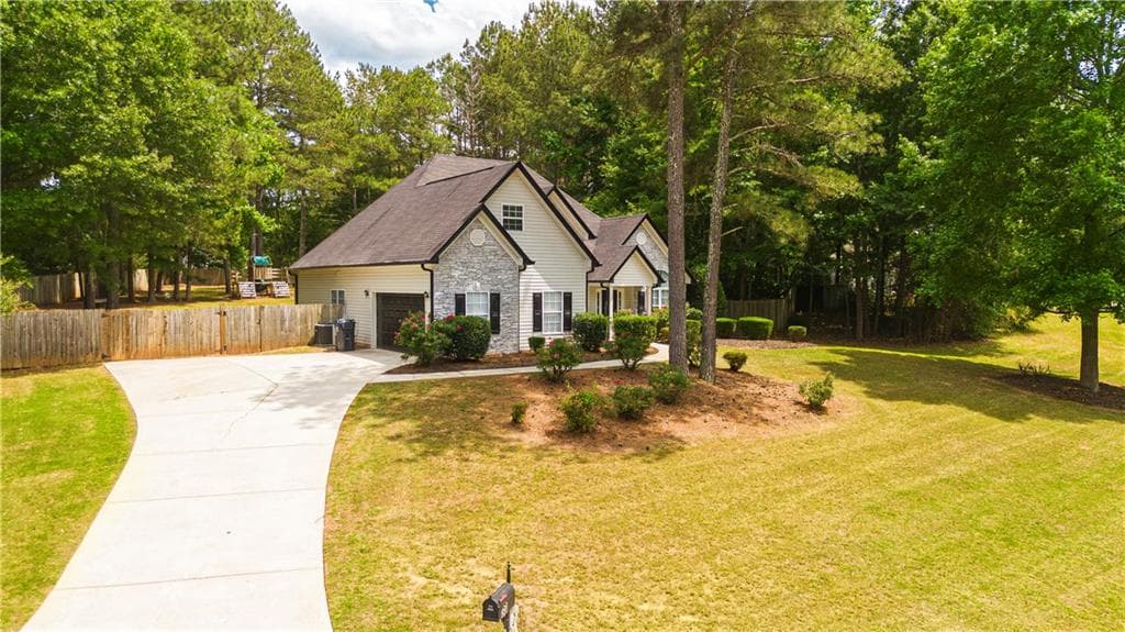 3 bedroom, 2 bathroom, 1,905 sq ft single family residence under contract at 30 Carmel Drive, Covington, GA 30016 — photo 2