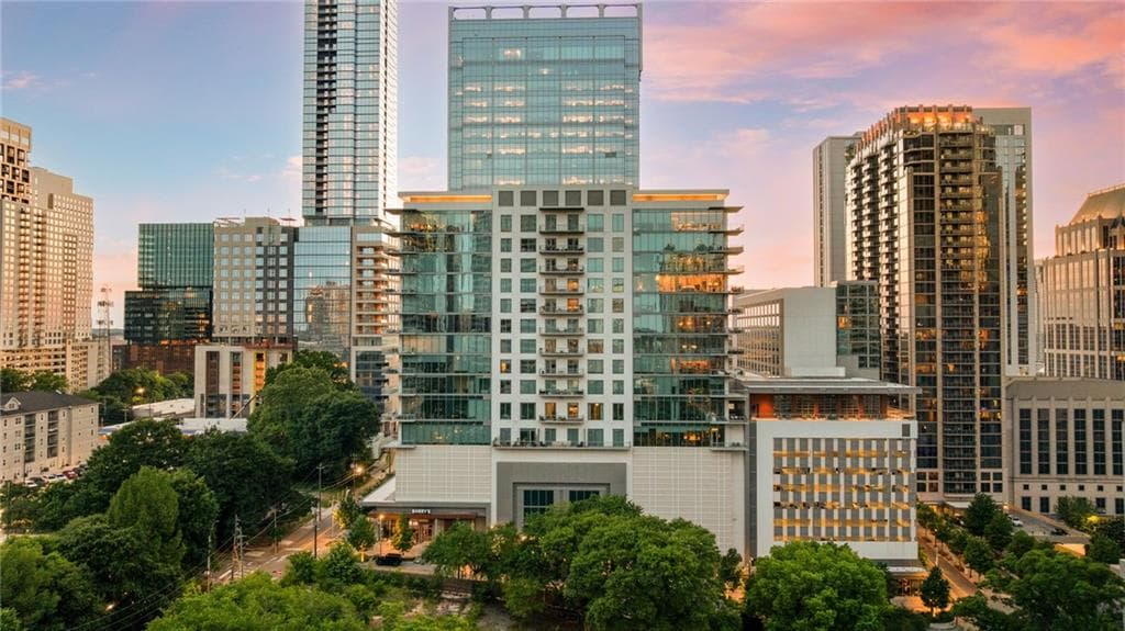 3 bedroom, 3 bathroom, 2,071 sq ft condominium for sale at 40 12th Street 1603, Atlanta, GA 30309 — photo 2