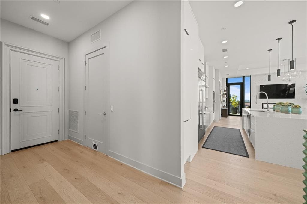 3 bedroom, 3 bathroom, 2,071 sq ft condominium for sale at 40 12th Street 1603, Atlanta, GA 30309 — photo 8