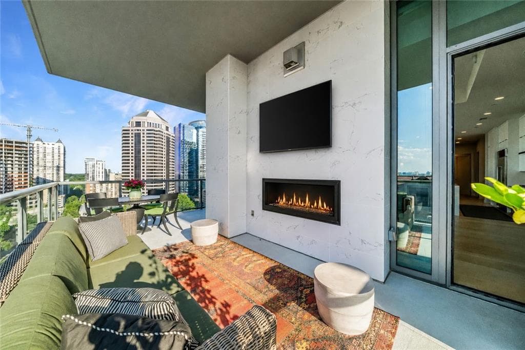 3 bedroom, 3 bathroom, 2,071 sq ft condominium for sale at 40 12th Street 1603, Atlanta, GA 30309