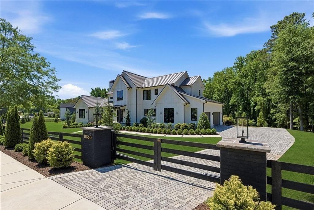 4 bedroom, 5 bathroom, 5,043 sq ft single family residence for sale at 11860 Chaffin Road, Roswell, GA 30075 — photo 4