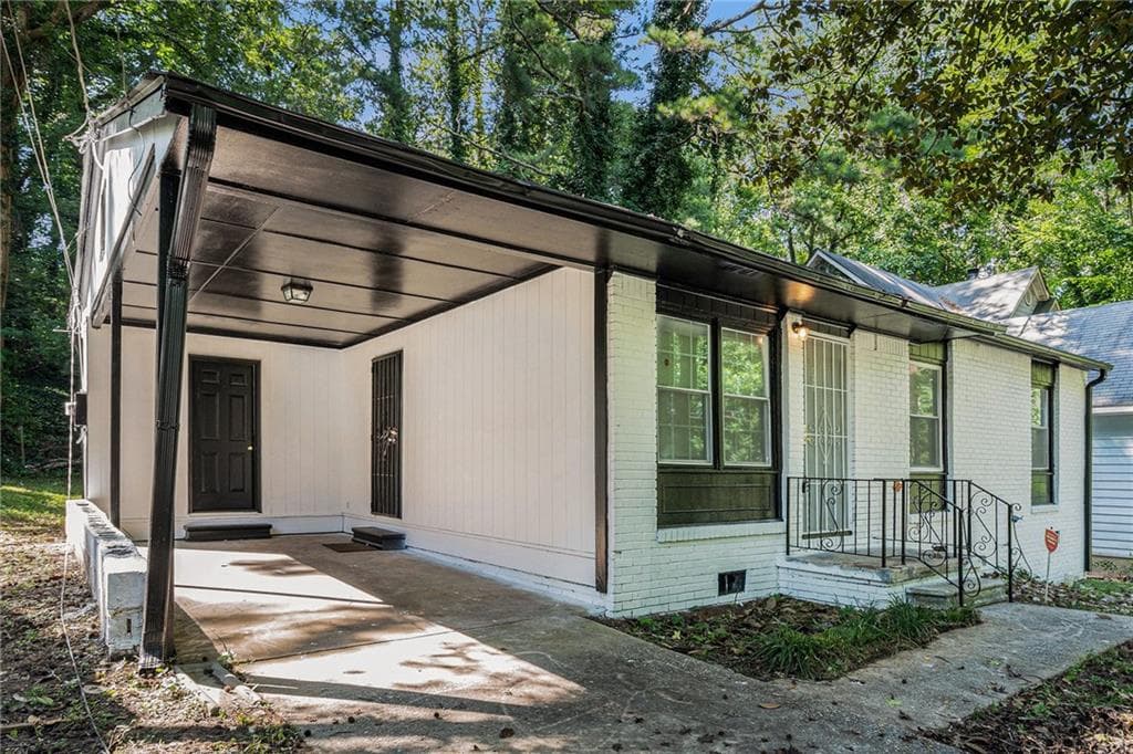 3 bedroom, 1 bathroom, 875 sq ft single family residence for sale at 836 Bolton Road, Atlanta, GA 30331