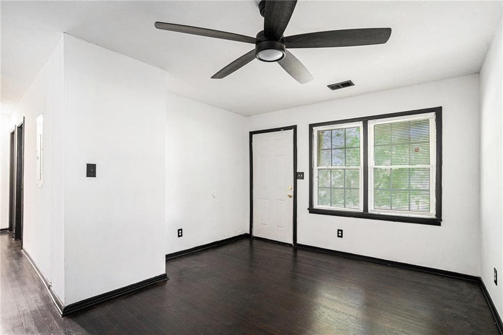 3 bedroom, 1 bathroom, 875 sq ft single family residence for sale at 836 Bolton Road, Atlanta, GA 30331 — photo 4