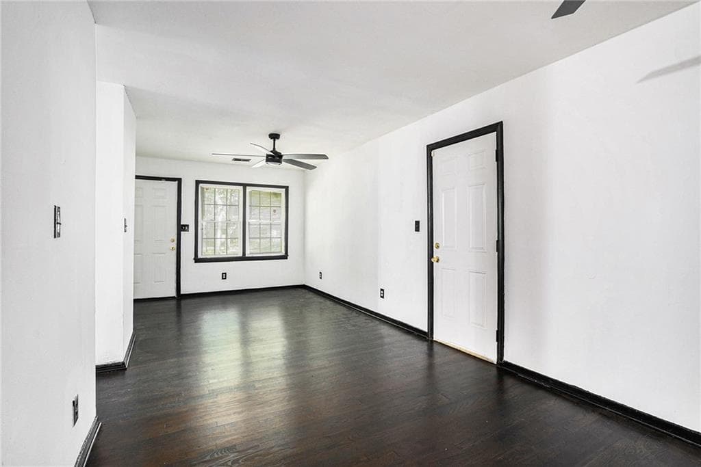 3 bedroom, 1 bathroom, 875 sq ft single family residence for sale at 836 Bolton Road, Atlanta, GA 30331 — photo 5