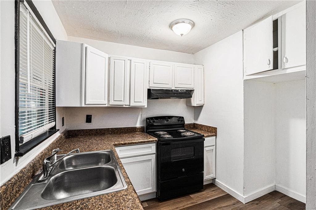 3 bedroom, 1 bathroom, 875 sq ft single family residence for sale at 836 Bolton Road, Atlanta, GA 30331 — photo 6