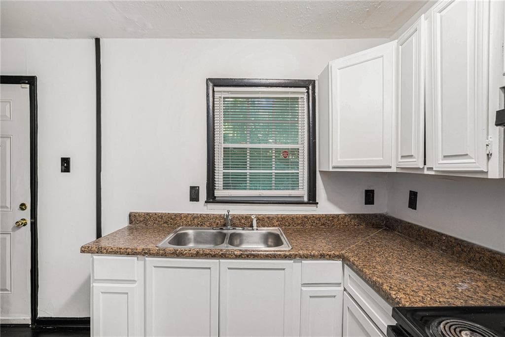 3 bedroom, 1 bathroom, 875 sq ft single family residence for sale at 836 Bolton Road, Atlanta, GA 30331 — photo 8