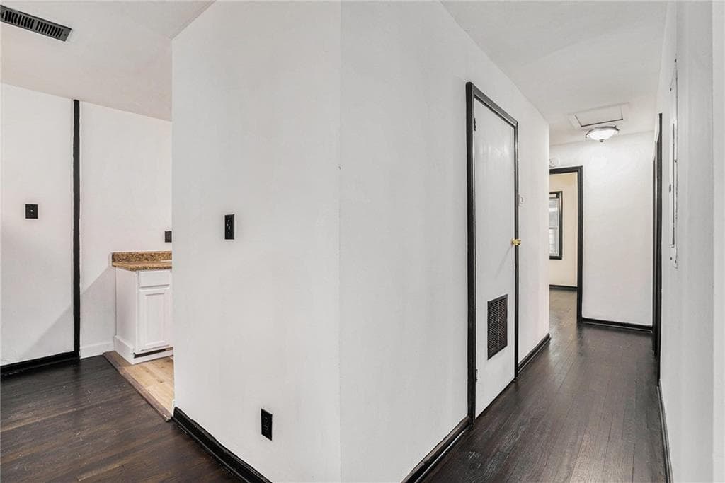 3 bedroom, 1 bathroom, 875 sq ft single family residence for sale at 836 Bolton Road, Atlanta, GA 30331 — photo 9