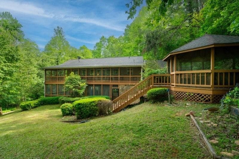 4 bedroom, 4 bathroom, 2,848 sq ft single family residence for sale at 200 Bahn Innsbruck, Helen, GA 30545