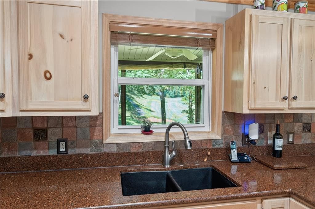 4 bedroom, 4 bathroom, 2,848 sq ft single family residence for sale at 200 Bahn Innsbruck, Helen, GA 30545 — photo 10