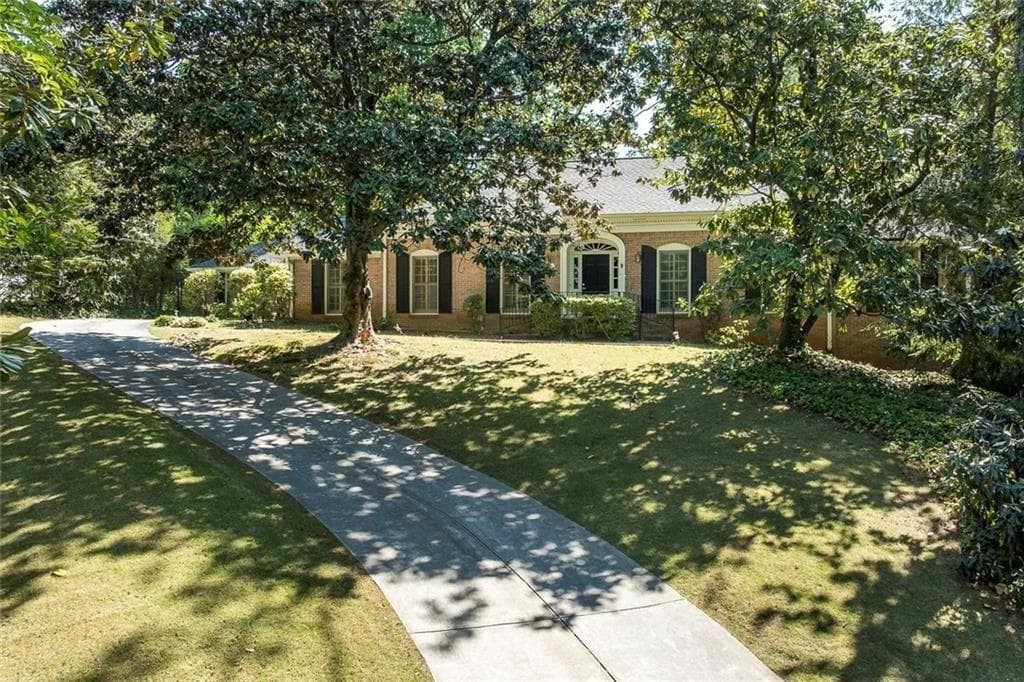 6095 River Shore Parkway, Sandy Springs, GA 30328 — most recent listing photo