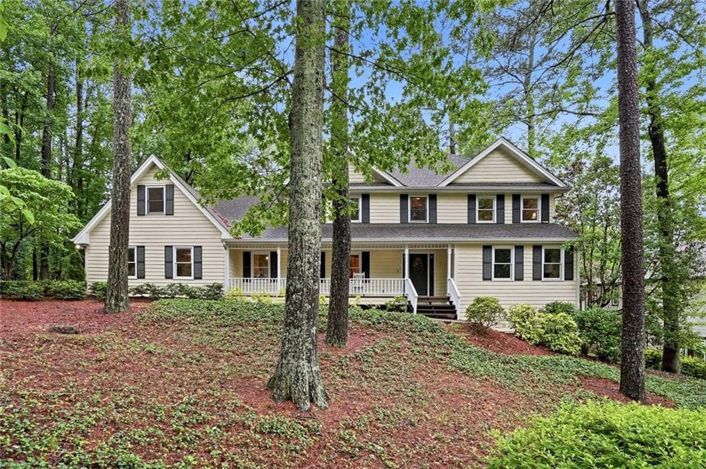 4 bedroom, 3 bathroom, 3,040 sq ft single family residence for sale at 2955 Ascot Lane, Roswell, GA 30076 — photo 5