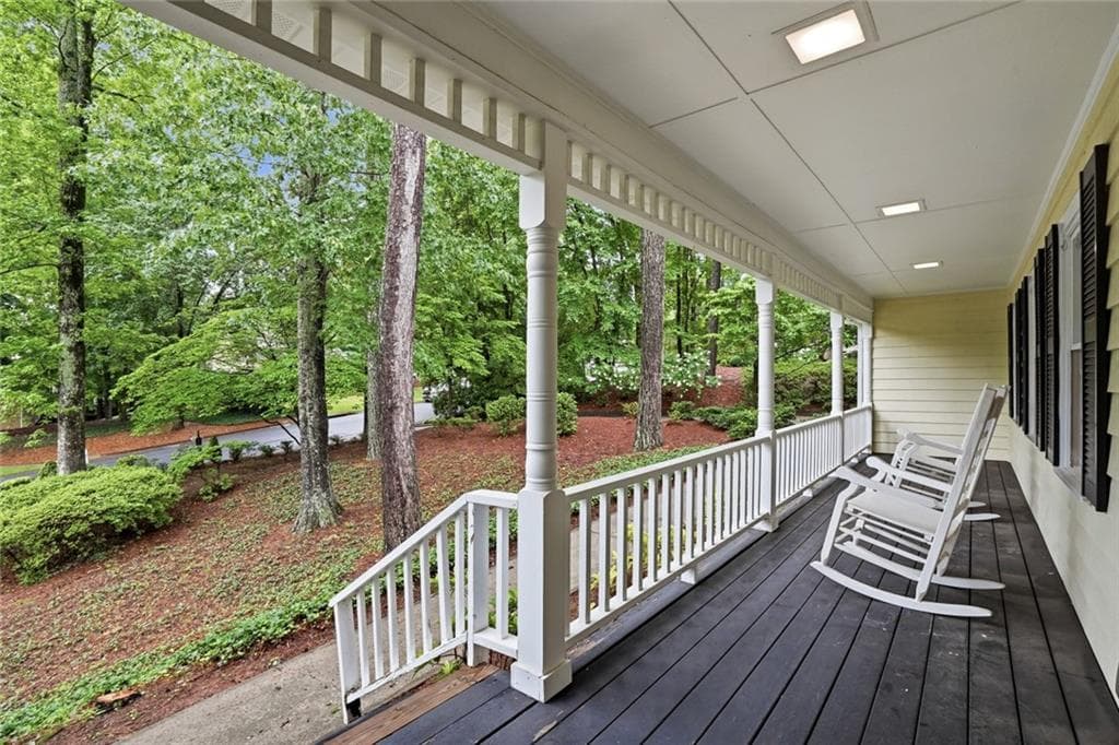 4 bedroom, 3 bathroom, 3,040 sq ft single family residence for sale at 2955 Ascot Lane, Roswell, GA 30076 — photo 7
