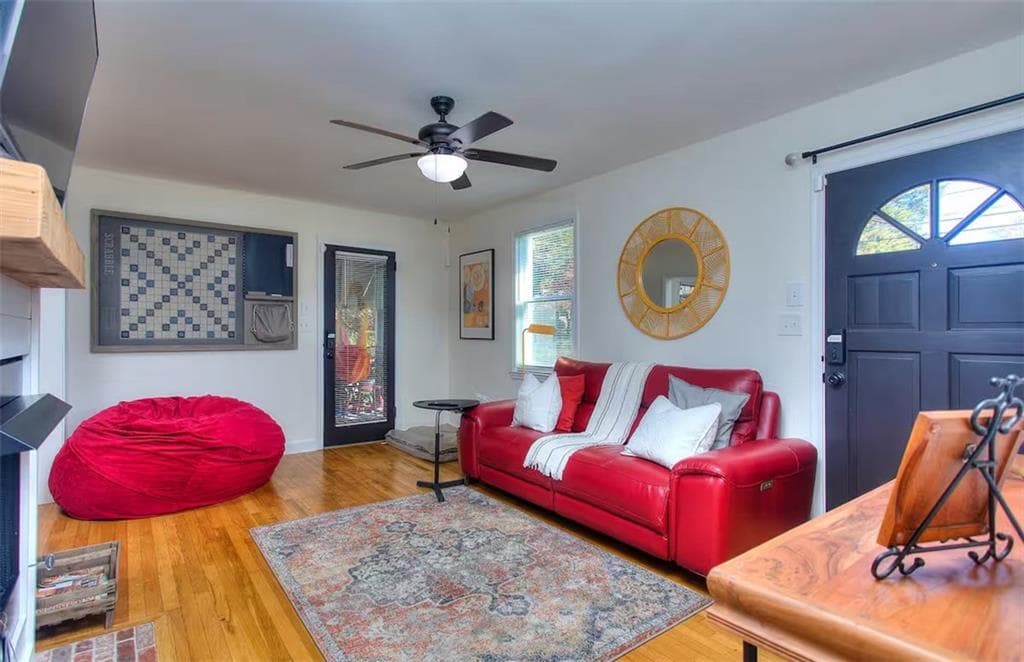 2 bedroom, 1 bathroom, 899 sq ft single family residence for rent at 3301 Old Jonesboro Road, Atlanta, GA 30354 for $2,250 a month — photo 1 of 40