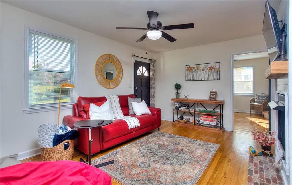 2 bedroom, 1 bathroom, 899 sq ft single family residence for rent at 3301 Old Jonesboro Road, Atlanta, GA 30354 for $2,250 a month — photo 3
