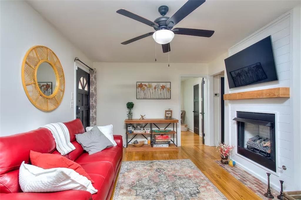 2 bedroom, 1 bathroom, 899 sq ft single family residence for rent at 3301 Old Jonesboro Road, Atlanta, GA 30354 for $2,250 a month — photo 4