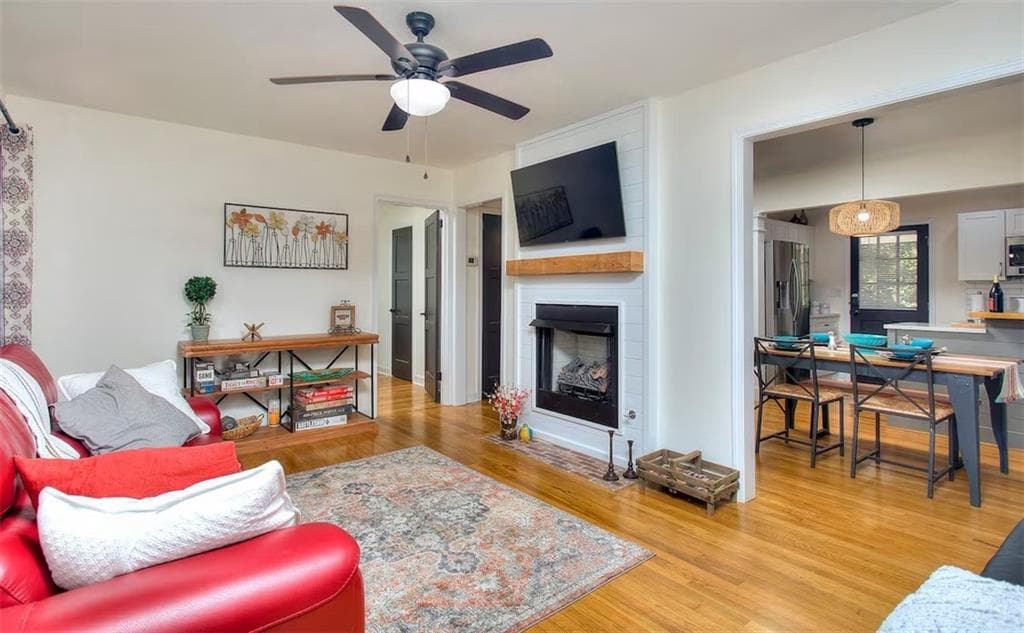 2 bedroom, 1 bathroom, 899 sq ft single family residence for rent at 3301 Old Jonesboro Road, Atlanta, GA 30354 for $2,250 a month — photo 6