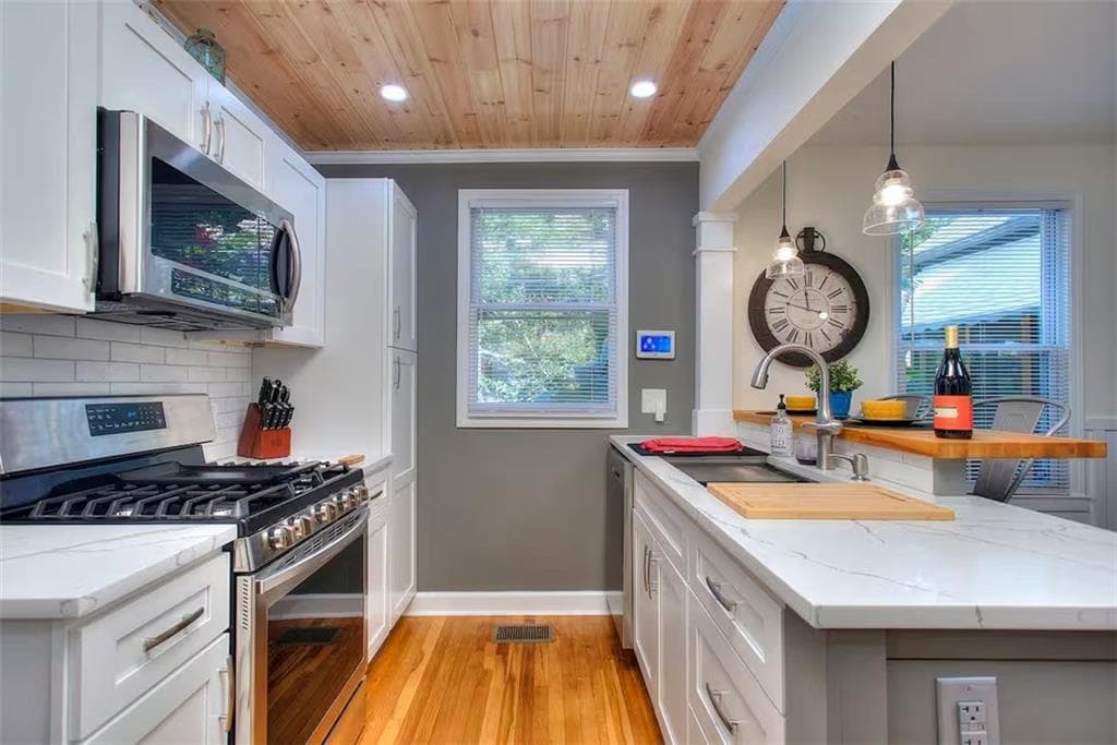 2 bedroom, 1 bathroom, 899 sq ft single family residence for rent at 3301 Old Jonesboro Road, Atlanta, GA 30354 for $2,250 a month — photo 9