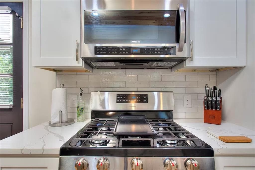 2 bedroom, 1 bathroom, 899 sq ft single family residence for rent at 3301 Old Jonesboro Road, Atlanta, GA 30354 for $2,250 a month — photo 10