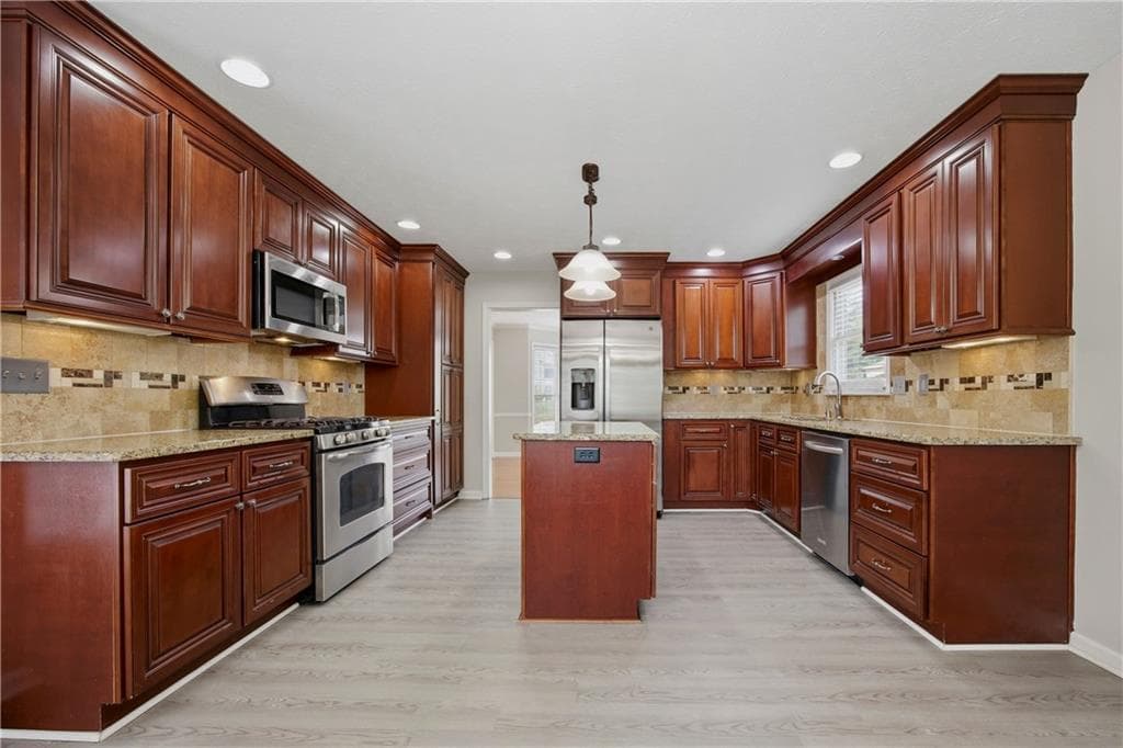 4 bedroom, 3 bathroom, 2,512 sq ft single family residence for sale at 11195 Surrey Park Trail, Duluth, GA 30097 — photo 5