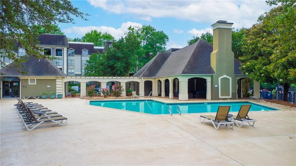 2 bedroom, 2 bathroom, 1,060 sq ft condominium sold at 2657 Lenox Road P-213, Atlanta, GA 30324